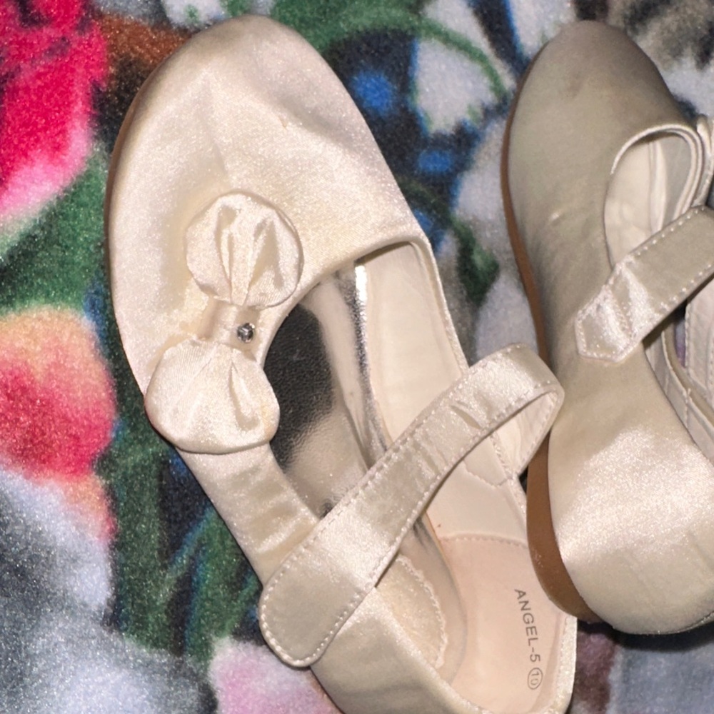 Charming Cream Kids Dress Shoes with Bow